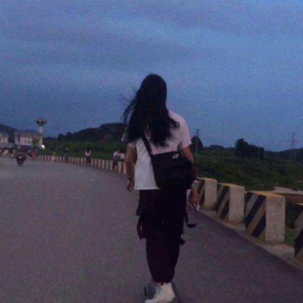 福建晋江警方通报“残疾女子户外直播遭拍臀”：43岁涉事男子被行拘